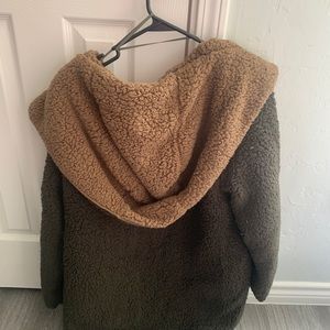 Sherpa jacket/ cardigan. Size M, dark green and tan